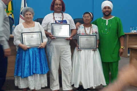 NOITE DE AXÉ E RECONHECIMENTO: CÂMARA HOMENAGEIA A UMBANDA EM SESSÃO SOLENE