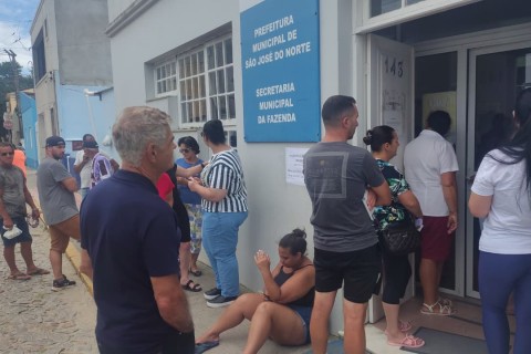 MORADORES DE SÃO JOSÉ DO NORTE RECLAMAM DE LONGAS FILAS E DEMORA NO ATENDIMENTO DA SECRETARIA DA FAZENDA