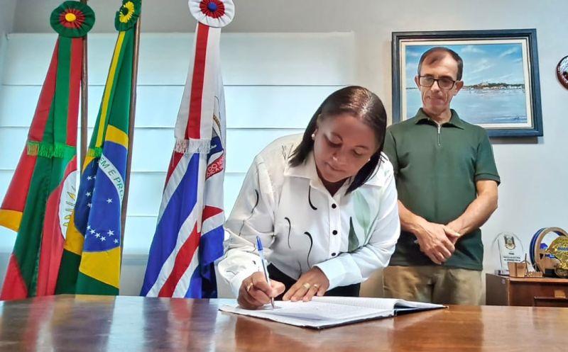 VANESSA OLIVEIRA ASSUME COMANDO DO EXECUTIVO MUNICIPAL DURANTE AFASTAMENTO DO PREFEITO 