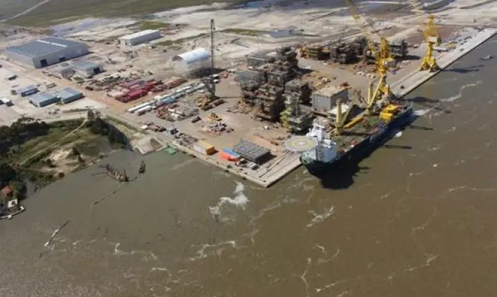 O espantoso silêncio sobre o fechamento do polo naval de São José do Norte